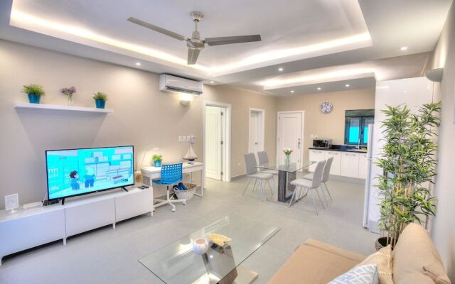 Beach Apartment 10mbps internet & Smart TV's