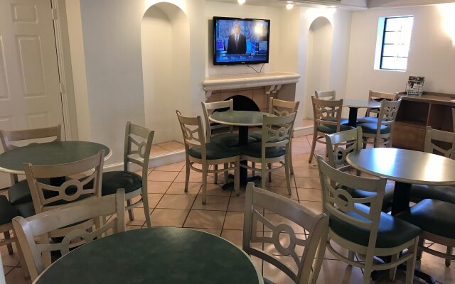 Days Inn by Wyndham Sulphur West