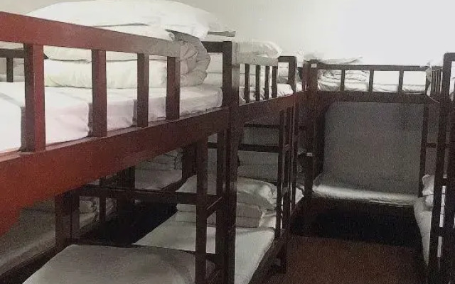 Huayin Five Cloud Mountain Inn
