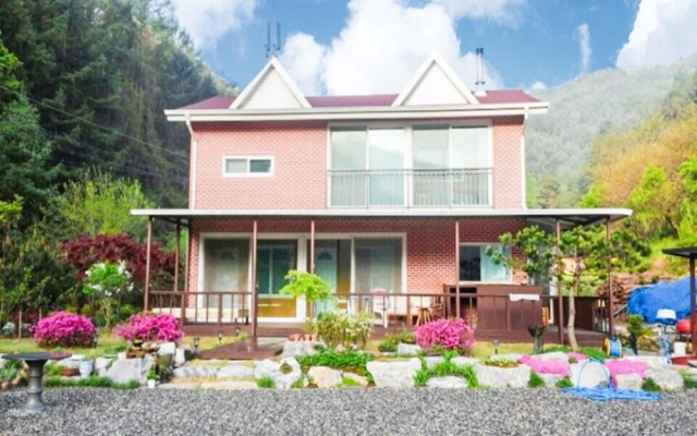 Wonju Gamaksan Hwangtobang Pension