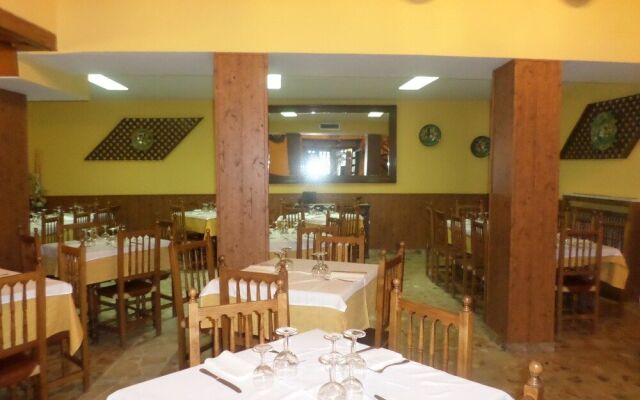 Hostal Restaurante Lujuan