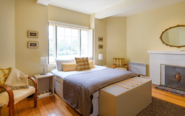 The Woodbridge Waterfront Rooms.