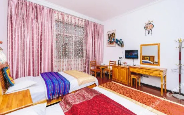 The Ming Yue Lou Hotel OF Dali