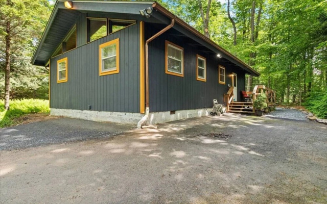Unique 3Bedroom Poconos Chalet