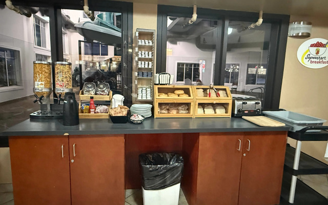 Super 8 by Wyndham Fort St. John BC