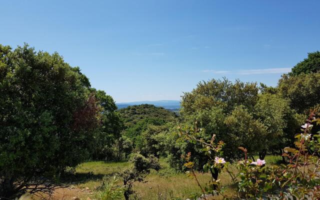 Lush villa in Vélieux with private heated swimming pool