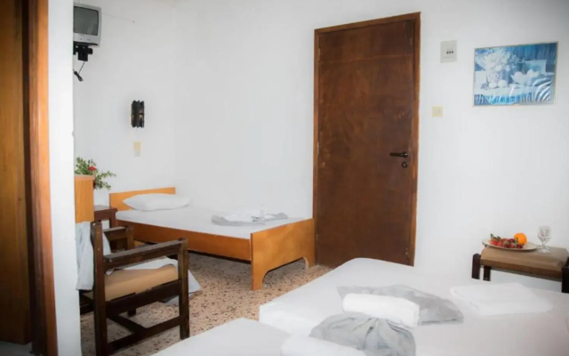 Harmony Hotel And Studios