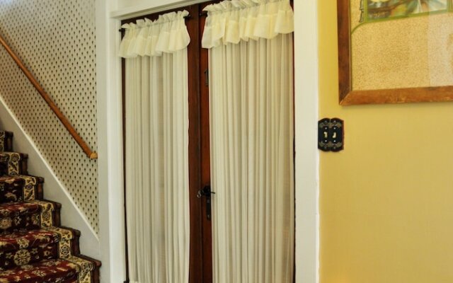 Victorian Inn & Carriage House