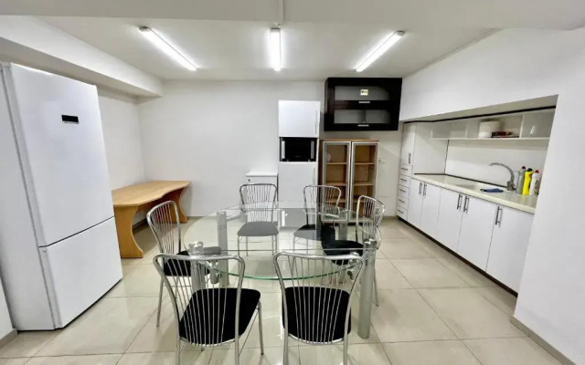 Queen Hostel