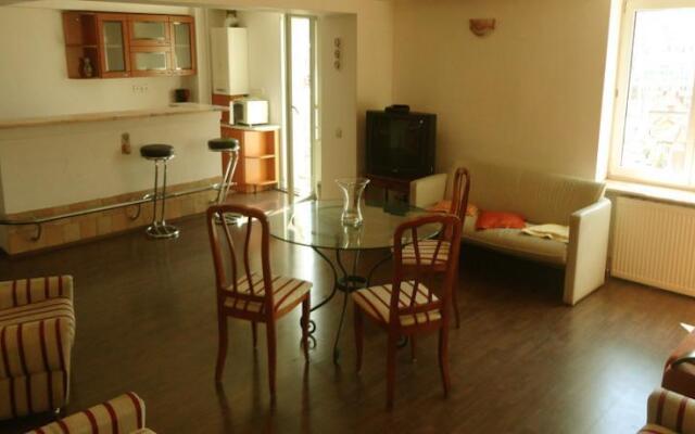 Flo Apartments