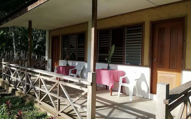 Balay Cuyonon Eco Lodge