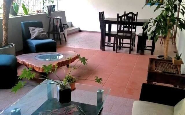 Airport traveler's home. - Hostel