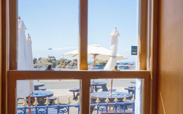 The Waterfront Hotel & Bistro