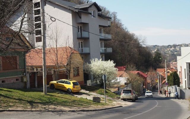 Hill Residence