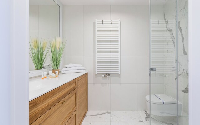 Bulwar Zachodzącego Słońca by Renters