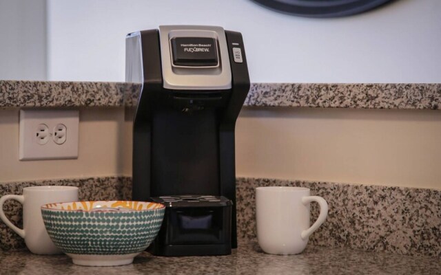 Classic Downtown 1BR Apt with Views