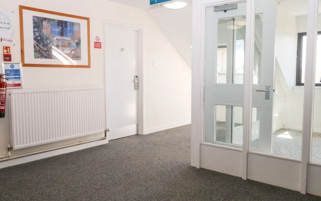 Flat 32 - Marine Court