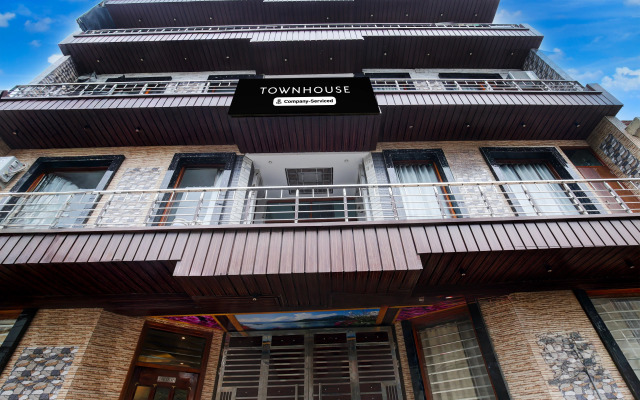 Super Townhouse Naya Gaon Formerly Hotel Paradise