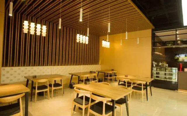 GreenTree Inn Express Hotel (Jinan Sunac Paradise Tangye Branch)