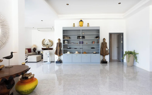 Villa with Jacuzzi &Stunning Seaview V30