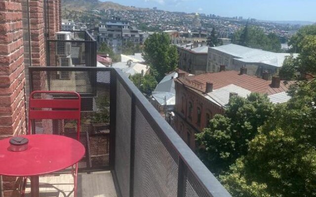 2Br Luxury Apartment With 2 Balconies In Historic Tbilisi