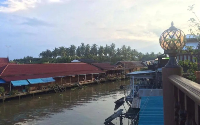 Baan Pitumata Amphawa