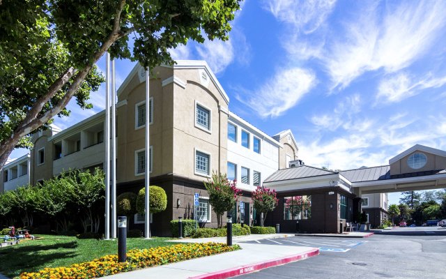 Country Inn & Suites by Radisson, San Jose International Airport, CA