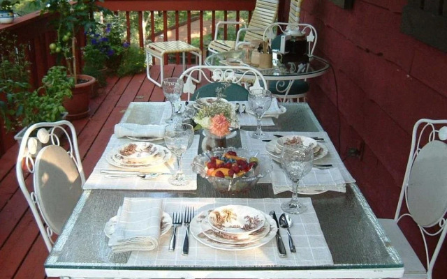 Tree Tops Bed & Breakfast