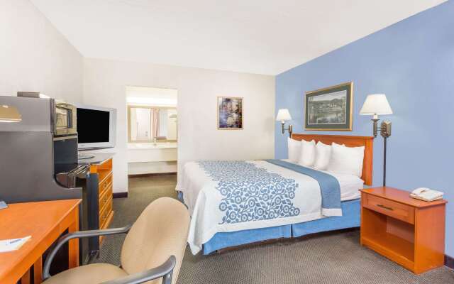 Days Inn by Wyndham Cedar Falls- University Plaza