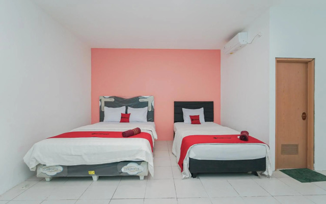 OYO 779 Mn One Residence Syariah Near ITC Cempaka Mas Near Kalbe Farma