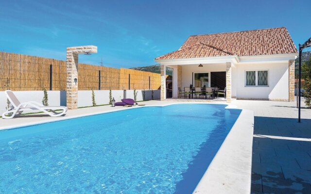 Awesome Home in Sibenik With Wifi and 3 Bedrooms