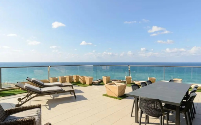 Jacuzzi Penthouse with Sea View in Natanya
