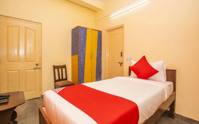 OYO 17136 Hotel Chinmayee Inn