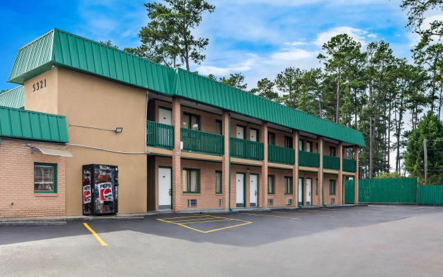 Super 8 by Wyndham Columbia SC / Ft. Jackson