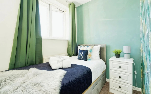 Canterbury Charm, Spacious 4 Bed House