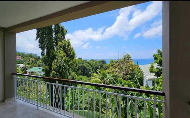 Impeccable 3-bed Villa in Anse Boileau!