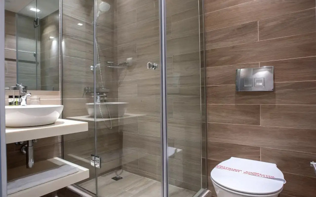 Cavos Bay Hotel and Studios