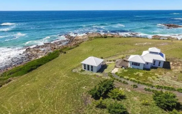 Saltwater - Absolute Oceanfront, Hot Tubs, Sauna, Fire Pits