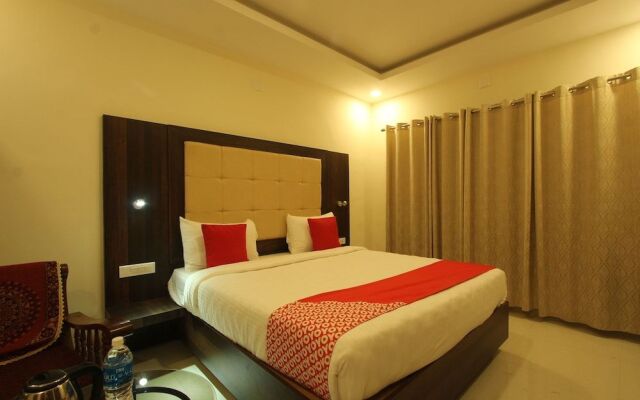 Oyo 26193 Hotel Maple Suites