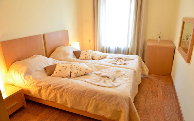 Hotel Bojur & Bojurland Apartment Complex