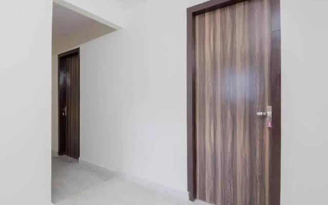 Collection O 79212 Dwarka Royal Inn