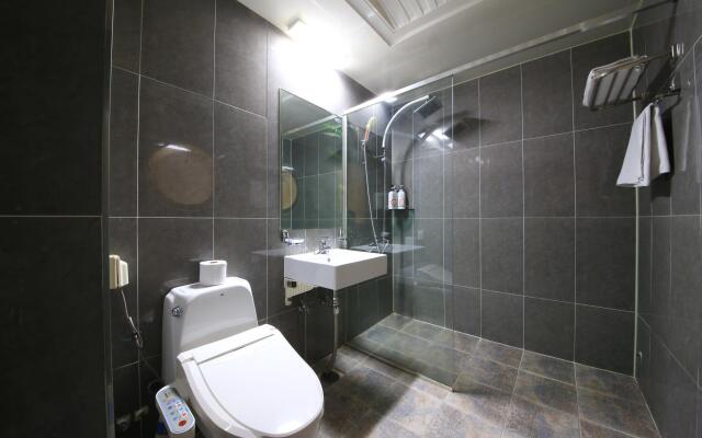 Hotel M Story