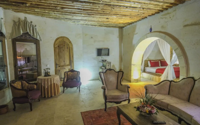 Kalsedon Cave Suites
