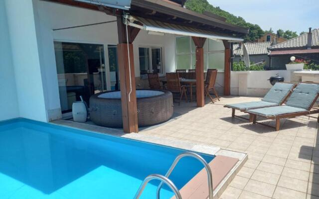 Vila Brig 108 - private swimming pool and jacuzzi