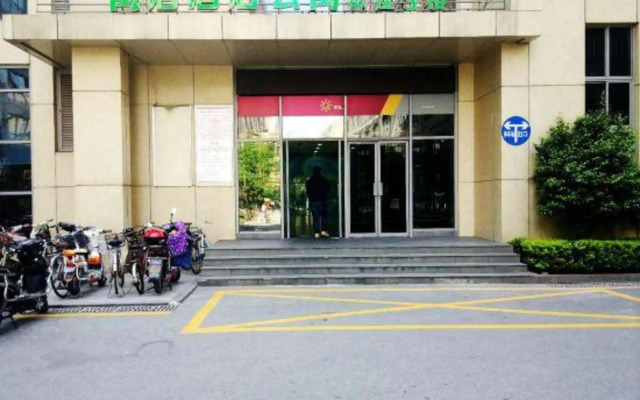 Yuju Hotel Apartment (Shanghai Pengpu New Village Subway Station)