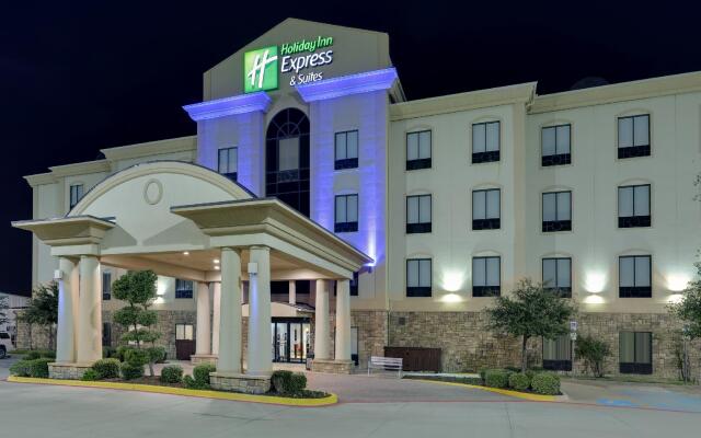 Holiday Inn Express & Suites Denton North by IHG