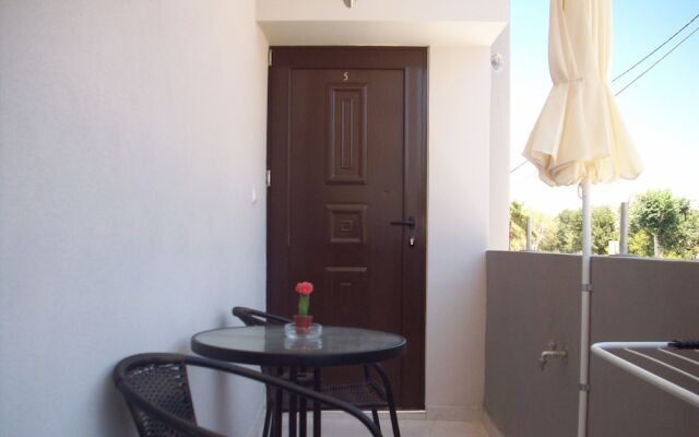 Posto studio 4 chania crete 100 m from the beach