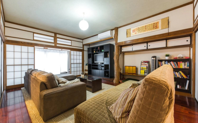 Samurai House - Large Family House, West Shinjuku – Guest Rooms – Tokyo