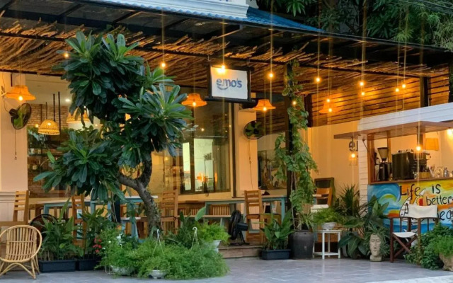 Cavilla Hotel & Apartment