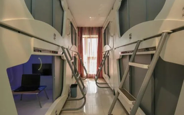 Zhumengzhe Capsule Hotel (Kunming Railway Station)